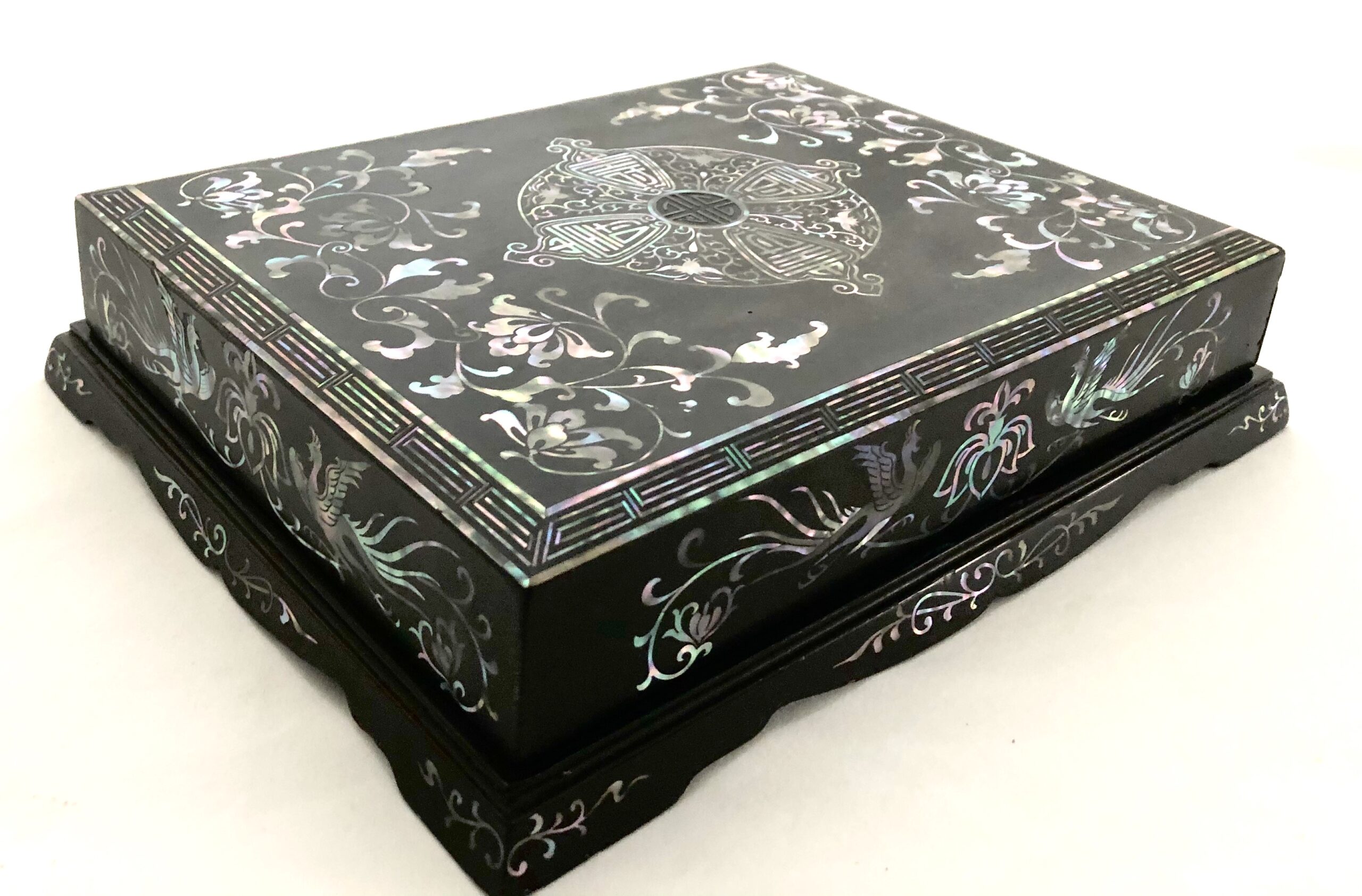 Vintage Chinese Lacquered Box w/Abalone